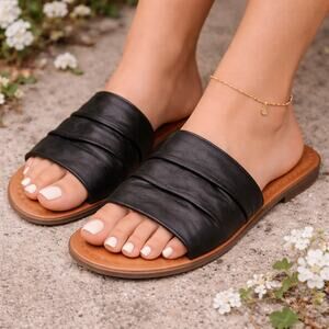 Musse & Cloud SZ 9 "LOLA" NUBUCK LEATHER RUCHED SLIP ON SANDAL BLACK NEW